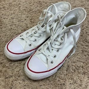 White Converse in great condition!